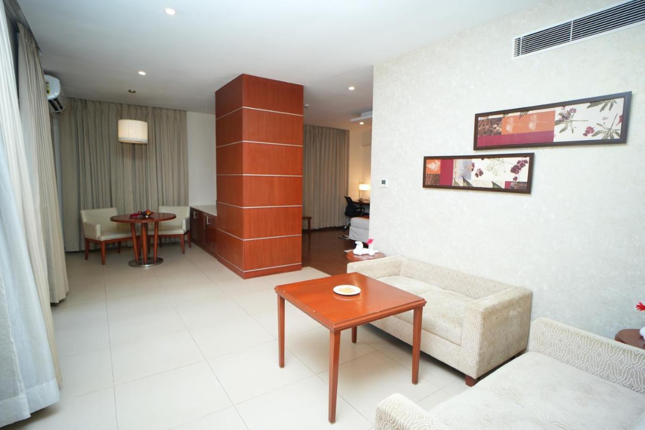 The Altruist Business Hotel Hitech Haïdarabad Extérieur photo
