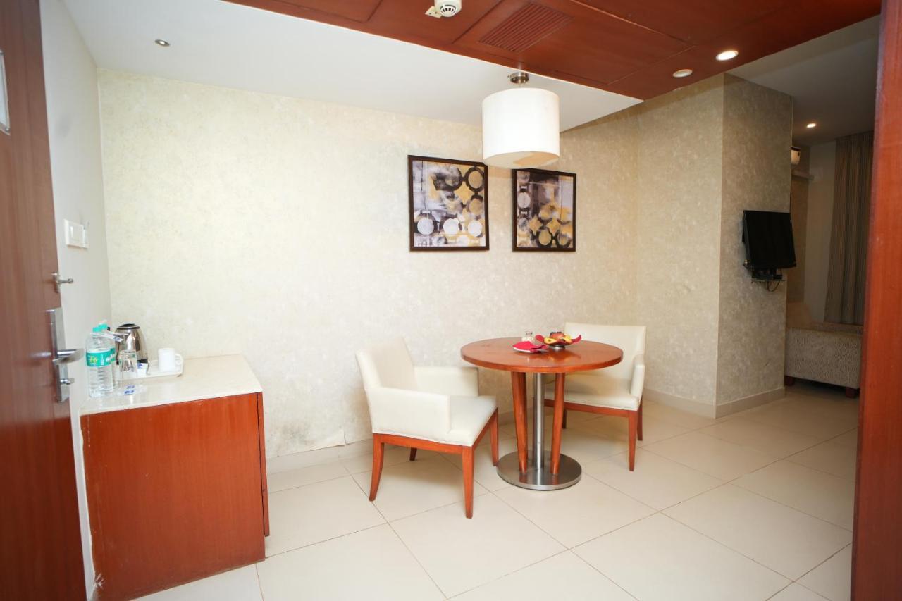 The Altruist Business Hotel Hitech Haïdarabad Extérieur photo