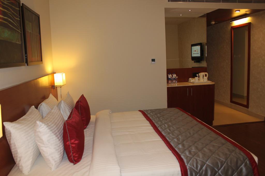 The Altruist Business Hotel Hitech Haïdarabad Extérieur photo